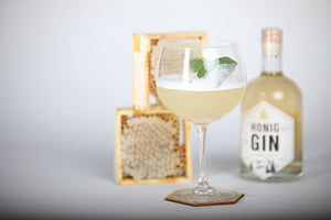 Gincocktail mit Honig Gin und Wabenhonig